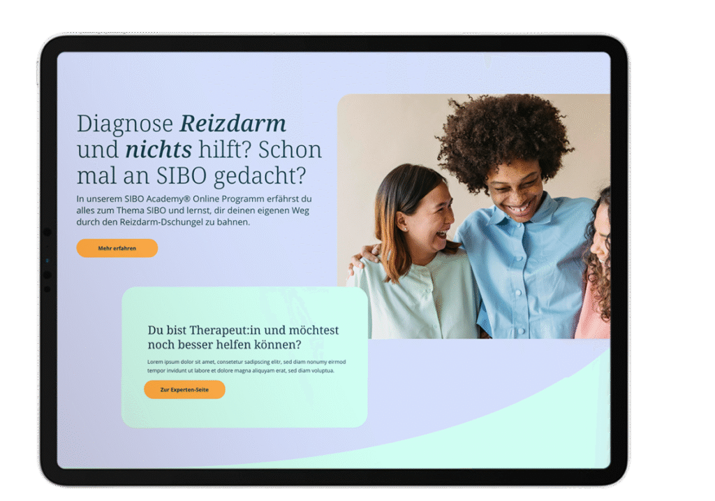 Ipad zeigt die Startseite der SIBO Academy zu Reizdarm und Darmgesundheit in flieder, mint und orange mit einer Grupper lächelnder Frauen